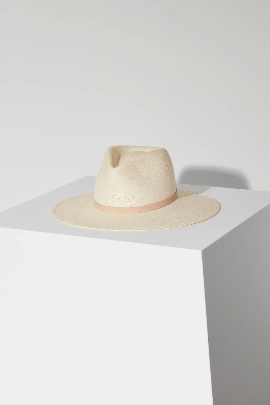 JANESSA LEONÉ Packable Straw Fedora Hat | Bleach White | T. Boutique | Hats