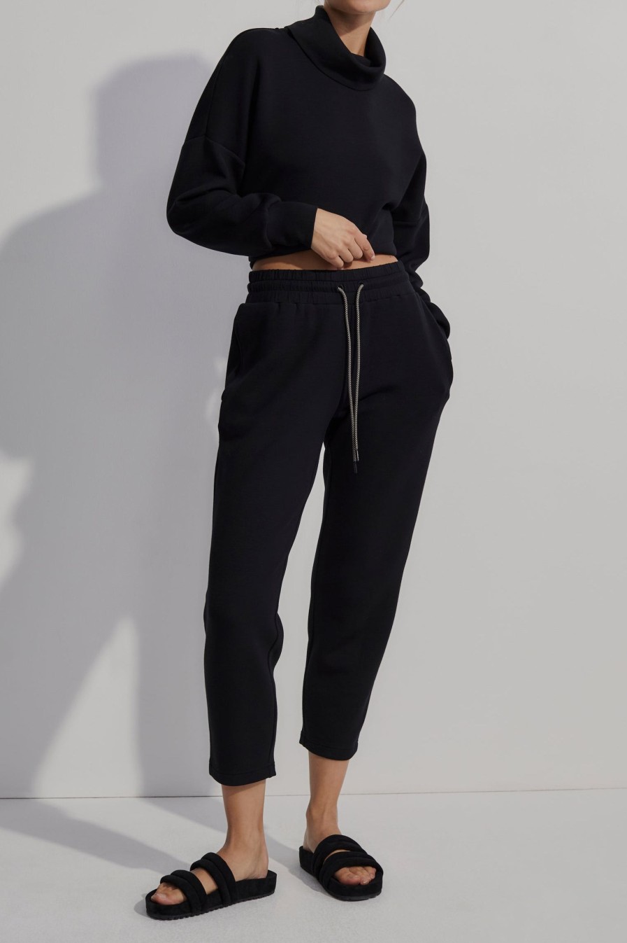 VARLEY Iowa Sweatpant In Black | Bottoms