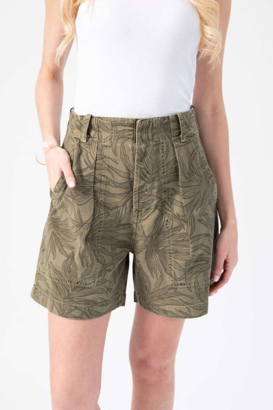 CITIZENS OF HUMANITY Cassidy Pleat Pocket Short In Palm | Citizens Of Humanity - T. Boutique | Bottoms