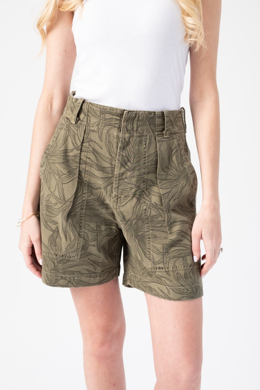 CITIZENS OF HUMANITY Cassidy Pleat Pocket Short In Palm | Citizens Of Humanity - T. Boutique | Bottoms