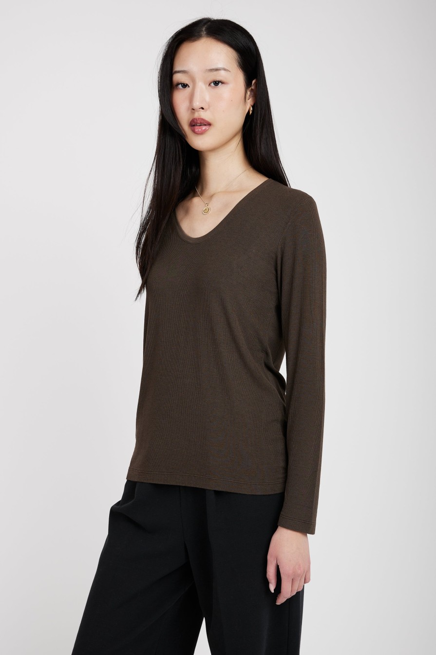 TRANSIT Long Sleeve V-Neck Top In Chocolate | Tops