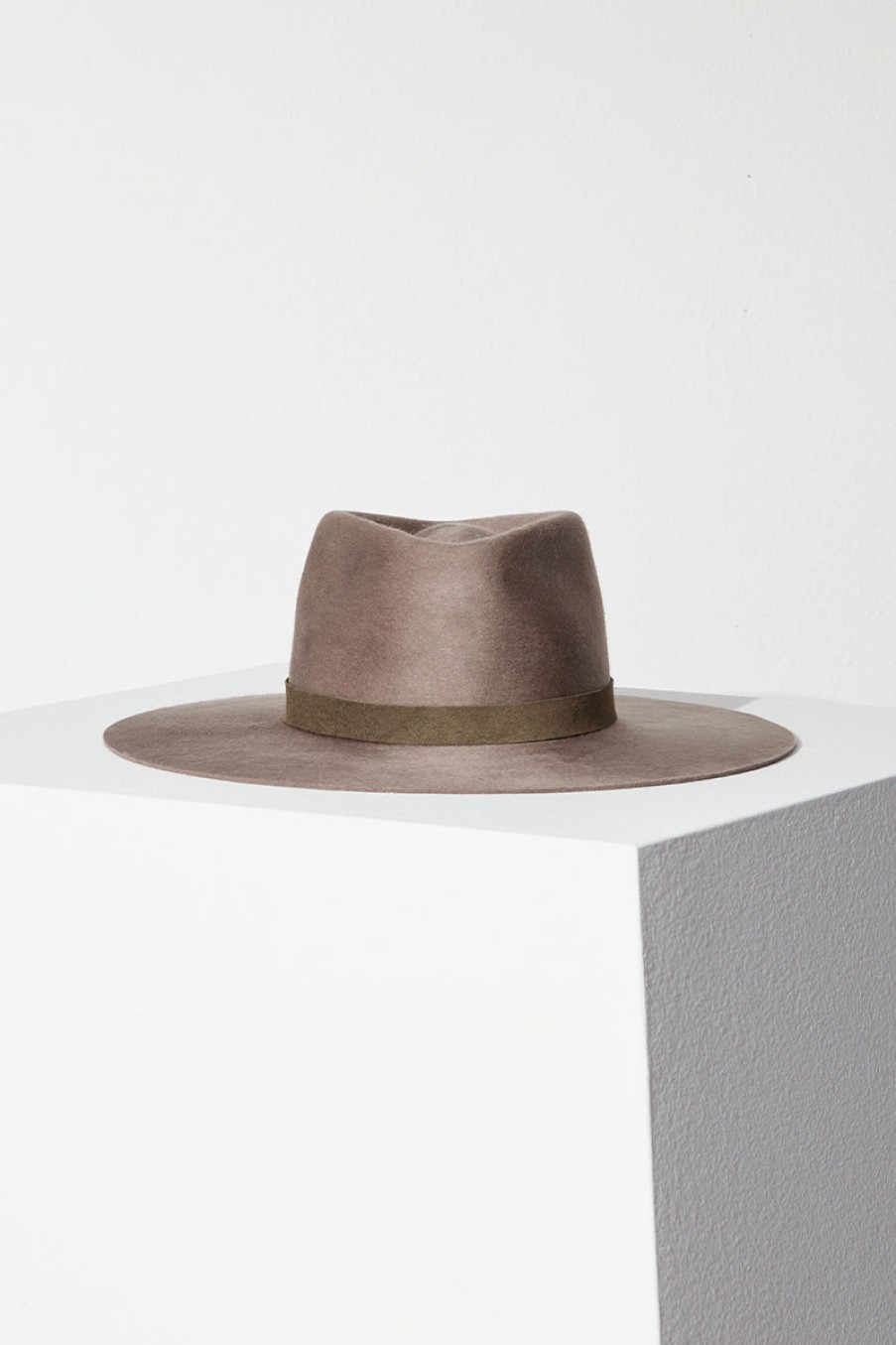 JANESSA LEONÉ Cole Fedora Hat In Taupe Grey | Janessa Leone - T. Boutique | Hats