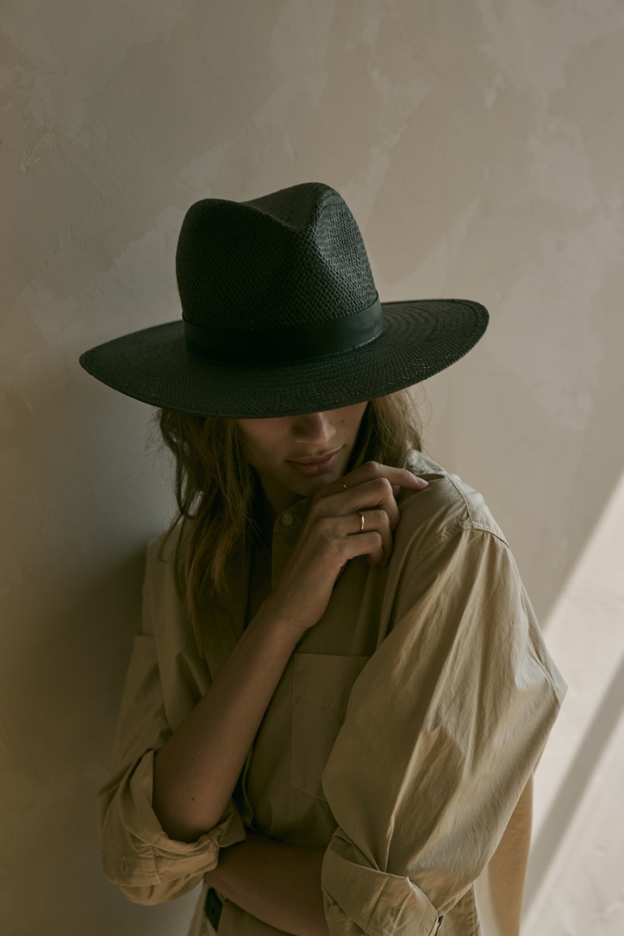 JANESSA LEONÉ Simone Hat In Black | Hats