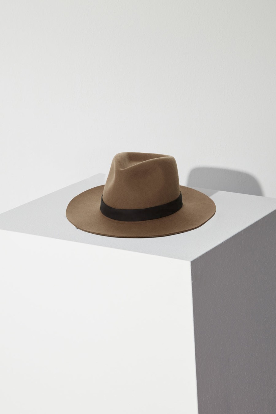 JANESSA LEONÉ Janessa Leone Luca Fedora Hat | Camel | T. Boutique | Hats