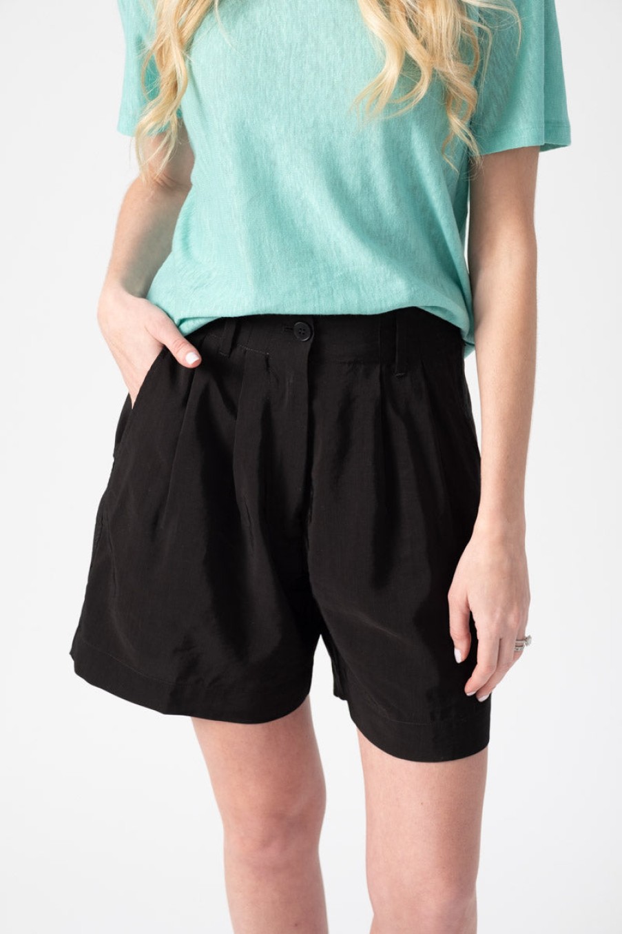 FORTE FORTE Slubbed Viscose Linen Shorts In Nero | Forte Forte - T. Boutique | Bottoms