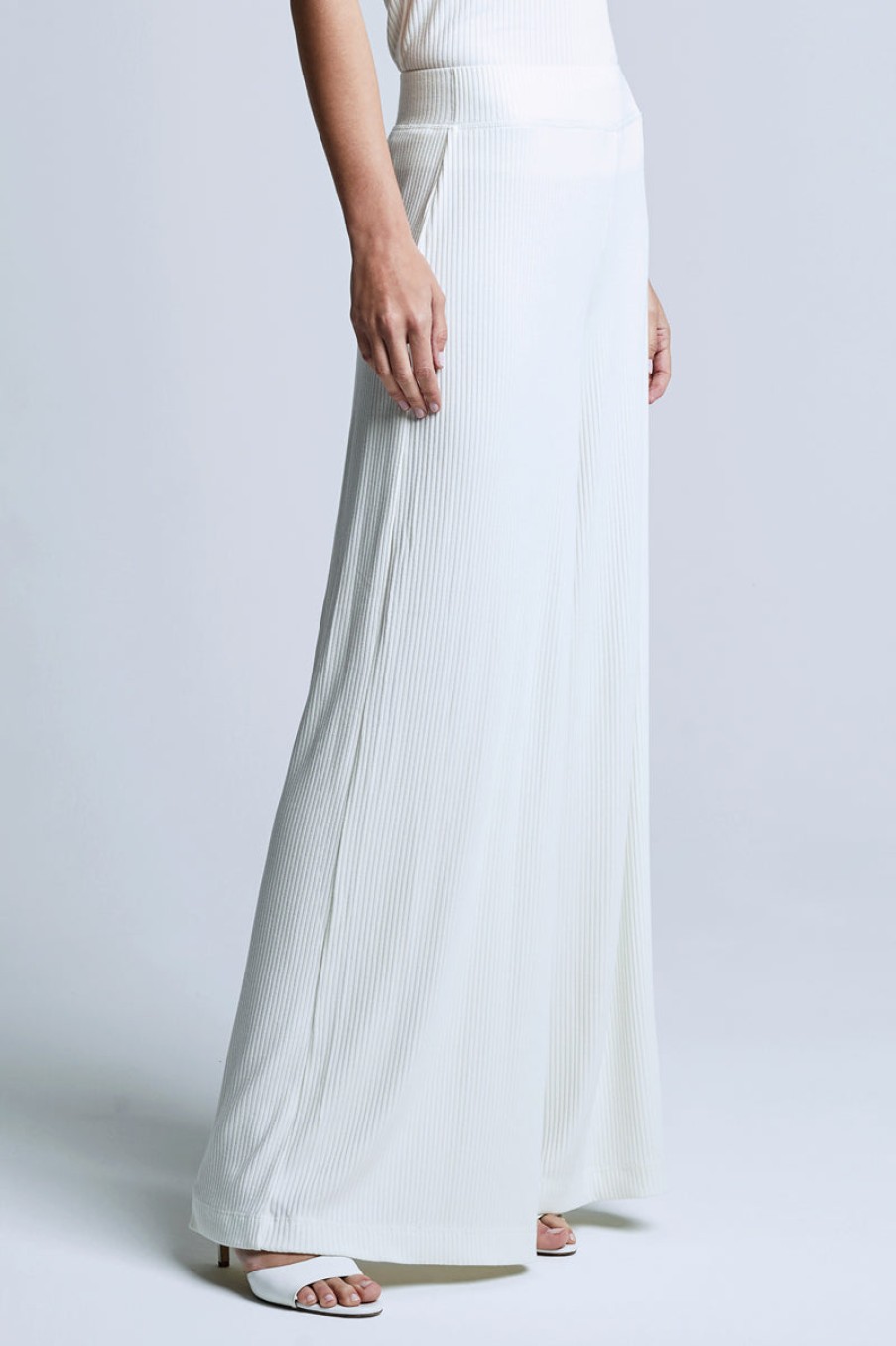 L'AGENCE Shop Crawford Wide Leg Pant In Ivory | L'Agence - T. Boutique | Bottoms